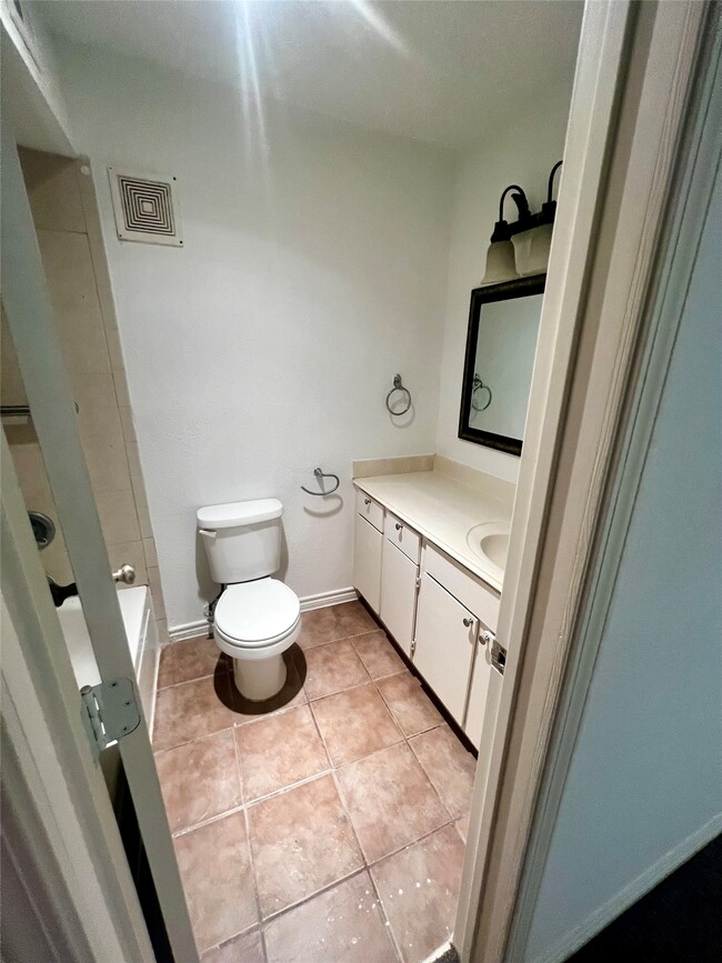 Building Photo - 3300 Pebblebrook Dr