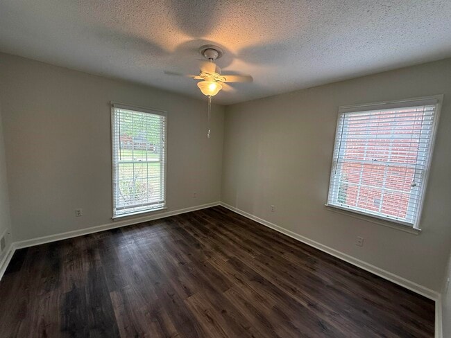 Building Photo - 3048 Sandy Creek Dr