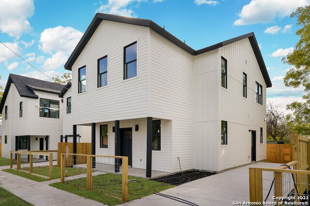 Building Photo - 423 N Mesquite St
