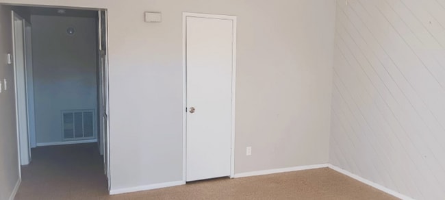 Building Photo - 272 W Viola St