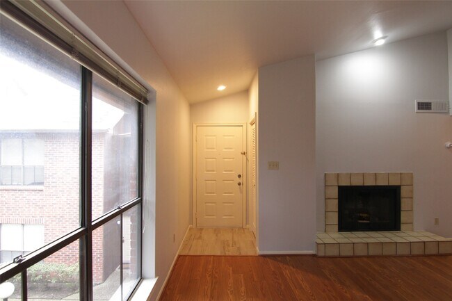 Foto del edificio - 3100 Walnut Bend Ln