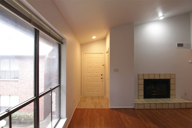 Building Photo - 3100 Walnut Bend Ln