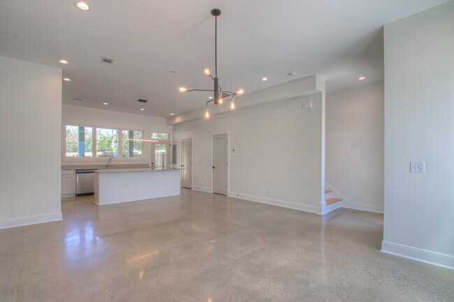 Building Photo - 1540 Yarra St