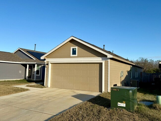 Foto del edificio - 4 bedroom, 2 bathroom, single story home, ...