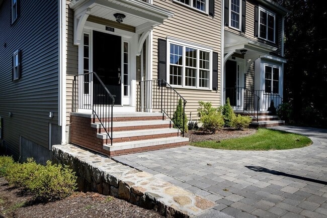 Building Photo - 281 W Central St