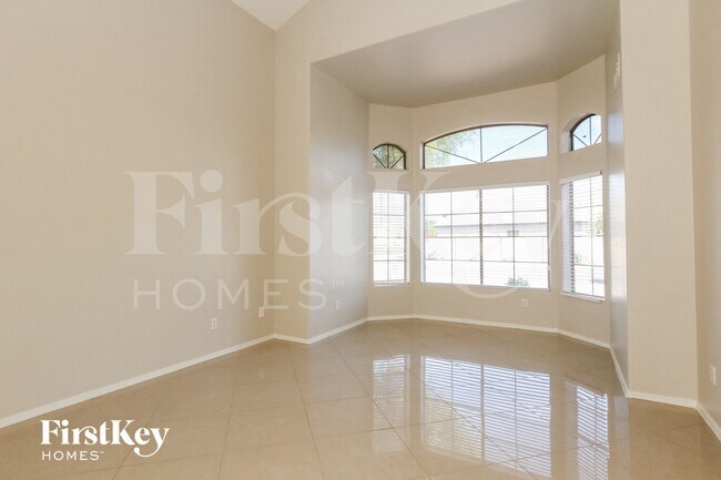 Foto del edificio - 15954 N Naegel Dr