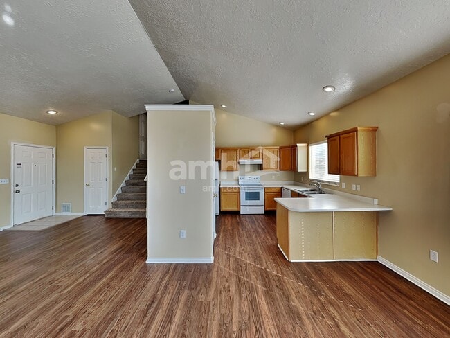 Building Photo - 5466 Midland Dr