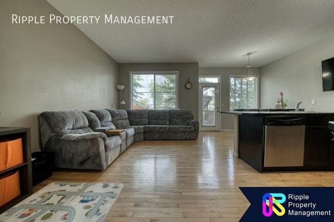 Building Photo - STUNNING 3 BEDS/ 2.5 BATHS TOWNHOUSE WITH ...
