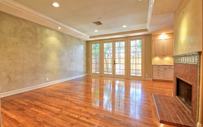 Living Room - 1220 Yale St