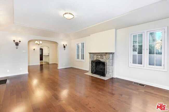 Building Photo - 1053 S Mansfield Ave