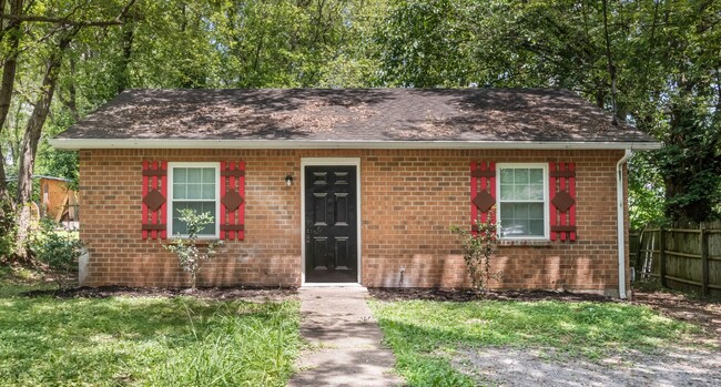 Building Photo - Charming Downtown Clarksville Home!