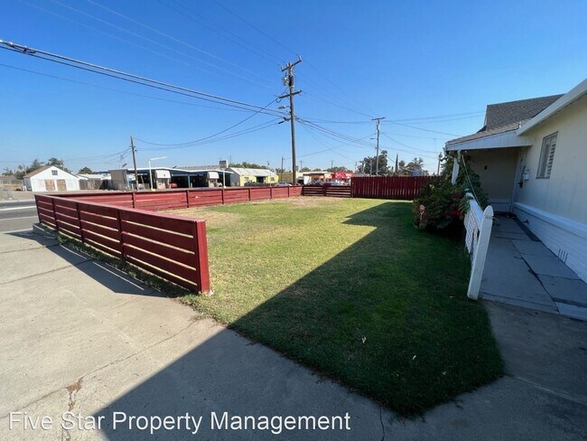 Building Photo - 3 br, 2 bath House - 1004 W. Yosemite Ave