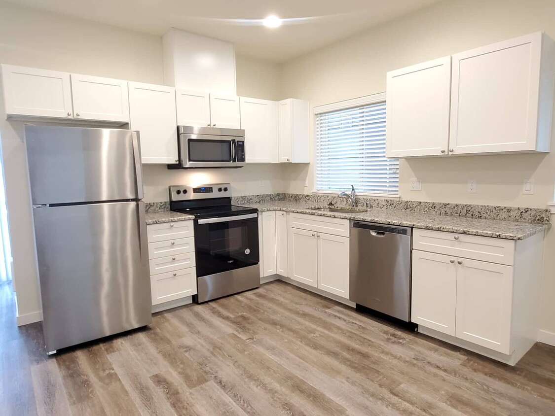 Kitchen - 6213 Parker Rd E