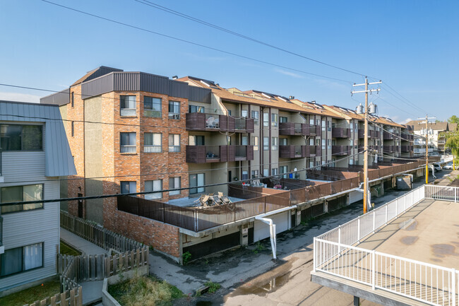 Building Photo - Chinook Terrace