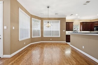Building Photo - 17 Ambleside Crescent Dr