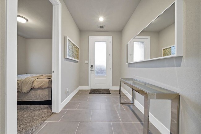 Building Photo - 2720 Freund St