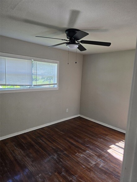 Building Photo - 3006 Dacca Dr