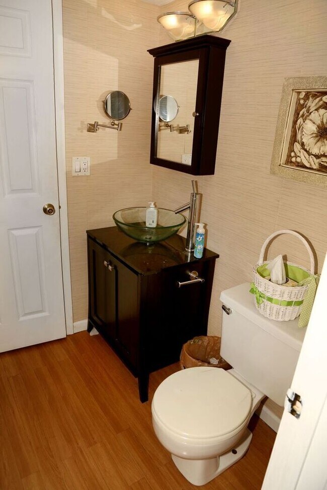 Foto del edificio - 1/1 first floor condo with community pool ...