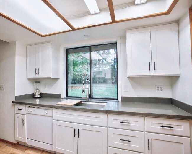 Building Photo - 145th