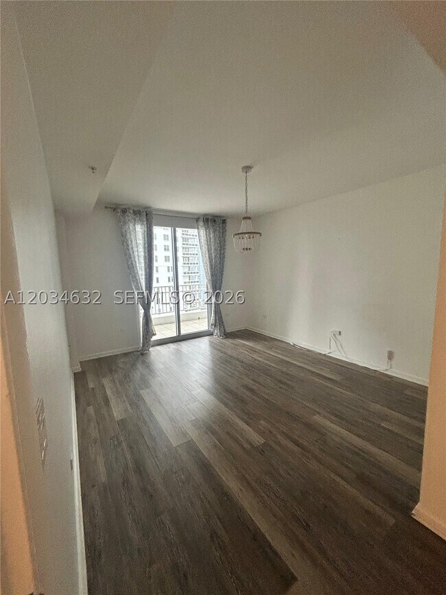 Building Photo - 801 Brickell Key Blvd