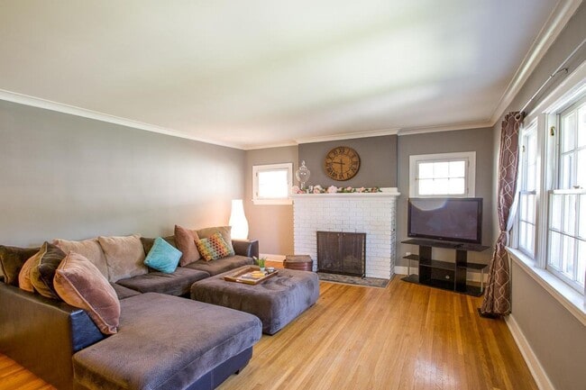 Building Photo - Charming Craftsman Just Steps from Manito Park!