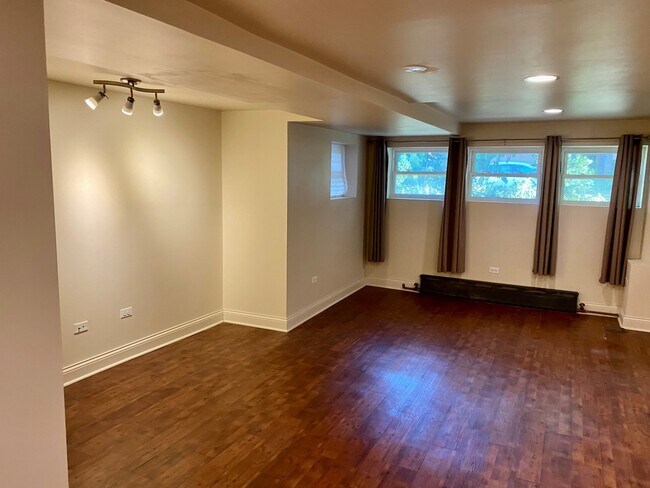 Foto del edificio - 2036 W Berwyn Ave