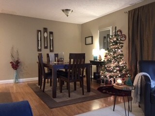 Comedor - 6588 Hearne Rd