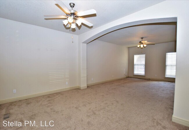 Building Photo - 1012 S Gate Cir