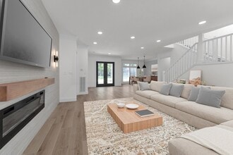 Building Photo - 30 E Wedgemere Cir