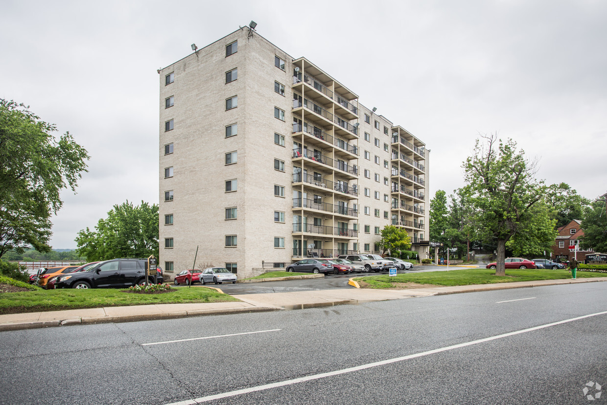 Exterior - Kings Park Plaza Apartment Homes