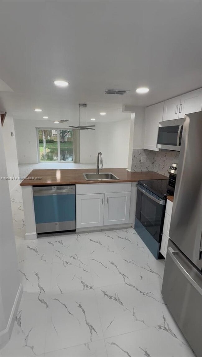 Foto del edificio - 3982 NW 90th Ave