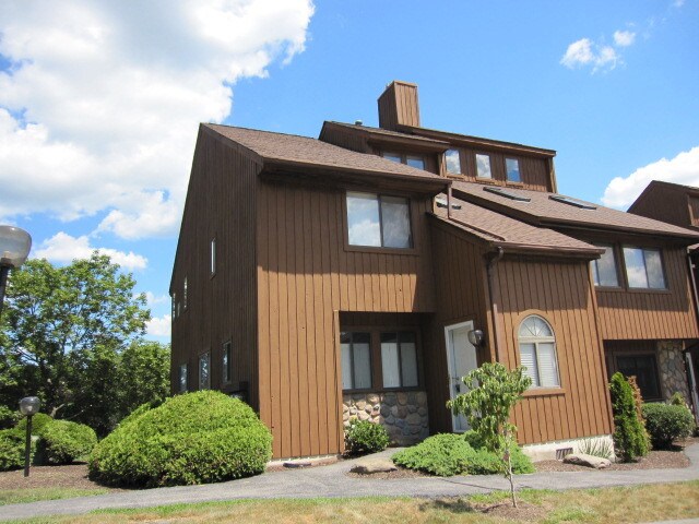 Primary Photo - 131 Swan Ct