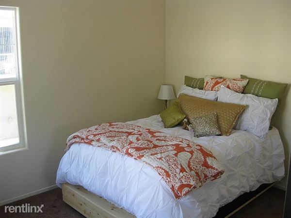 Foto del edificio - 1126 W 28th St
