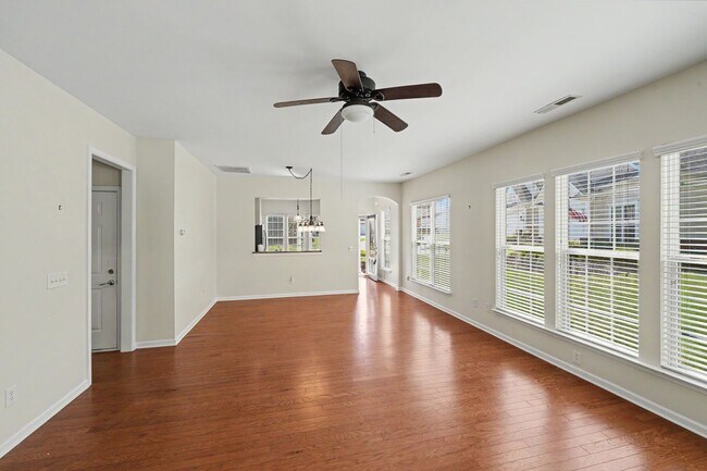 Foto del edificio - Beautiful 2BR Home in Sun City Carolina Lakes 55+ Community