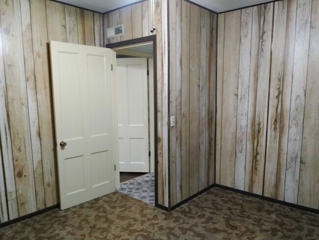 Dormitorio trasero - 508 Broadway