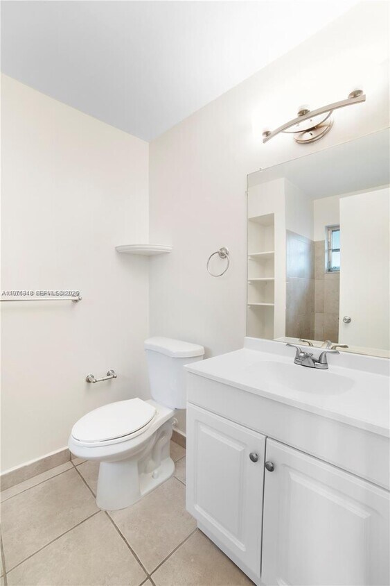 Foto del edificio - 13726 Kendale Lakes Dr