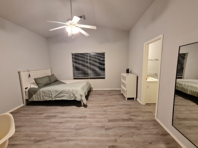 Photo - 11305 W Pinehollow Dr House