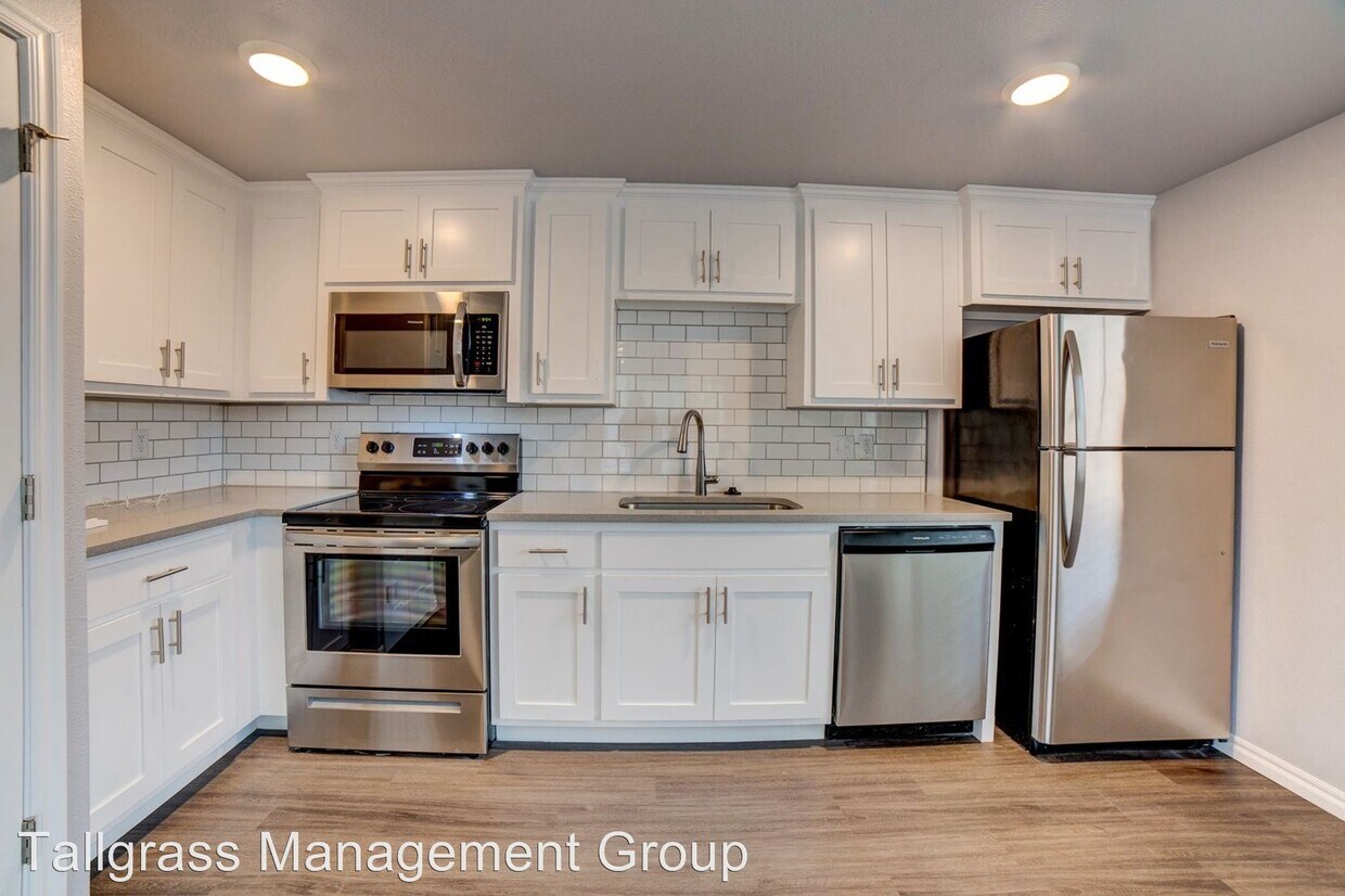 Foto principal - 2431 E 10th St
