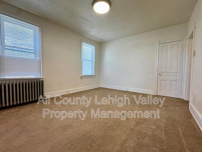 Building Photo - 59 E Goepp St
