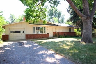 Building Photo - 1024 Glenmoor Dr