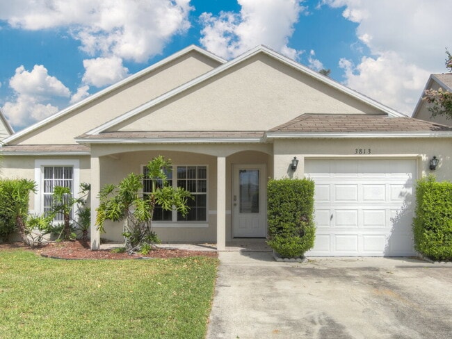 Building Photo - 3813 Kyle Dr