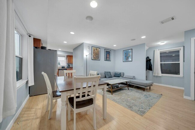 Building Photo - 439 2nd St