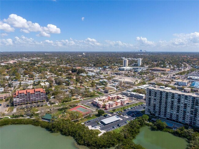 Building Photo - 1153 Rue des Rois