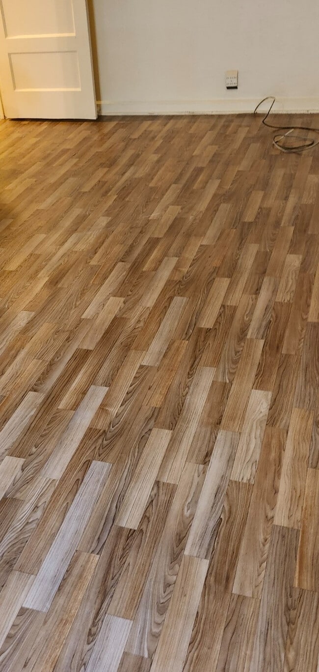 Building Photo - 1415 W Highland Ave