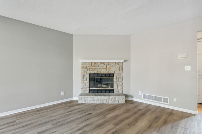 Building Photo - Chestnut Heights