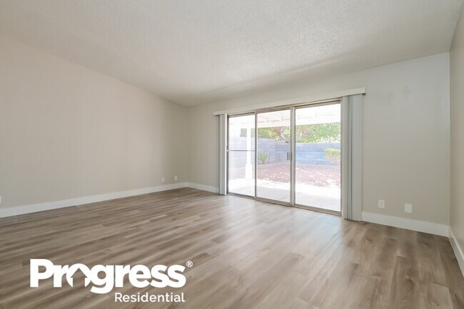 Building Photo - 1555 Calabria Dr