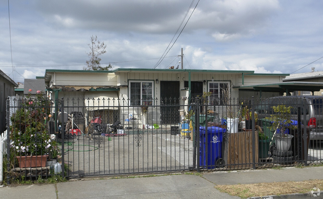Building Photo - 535 S 19th St