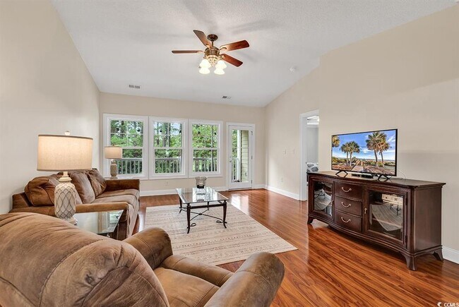 Foto del edificio - 2450 Marsh Glen Dr