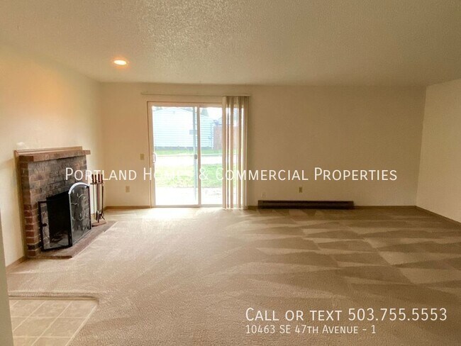 Building Photo - Milwaukie Tri-plex - 3 Bedroom