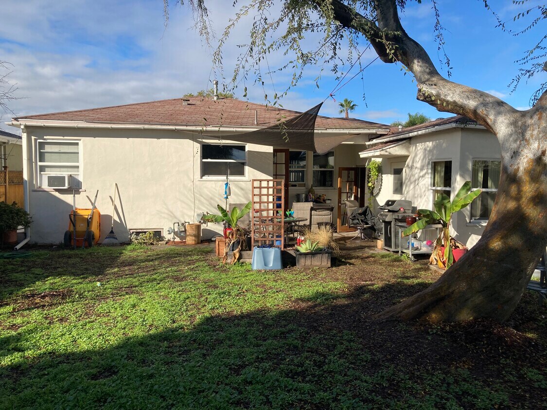 Foto del edificio - 4735 Winona Ave